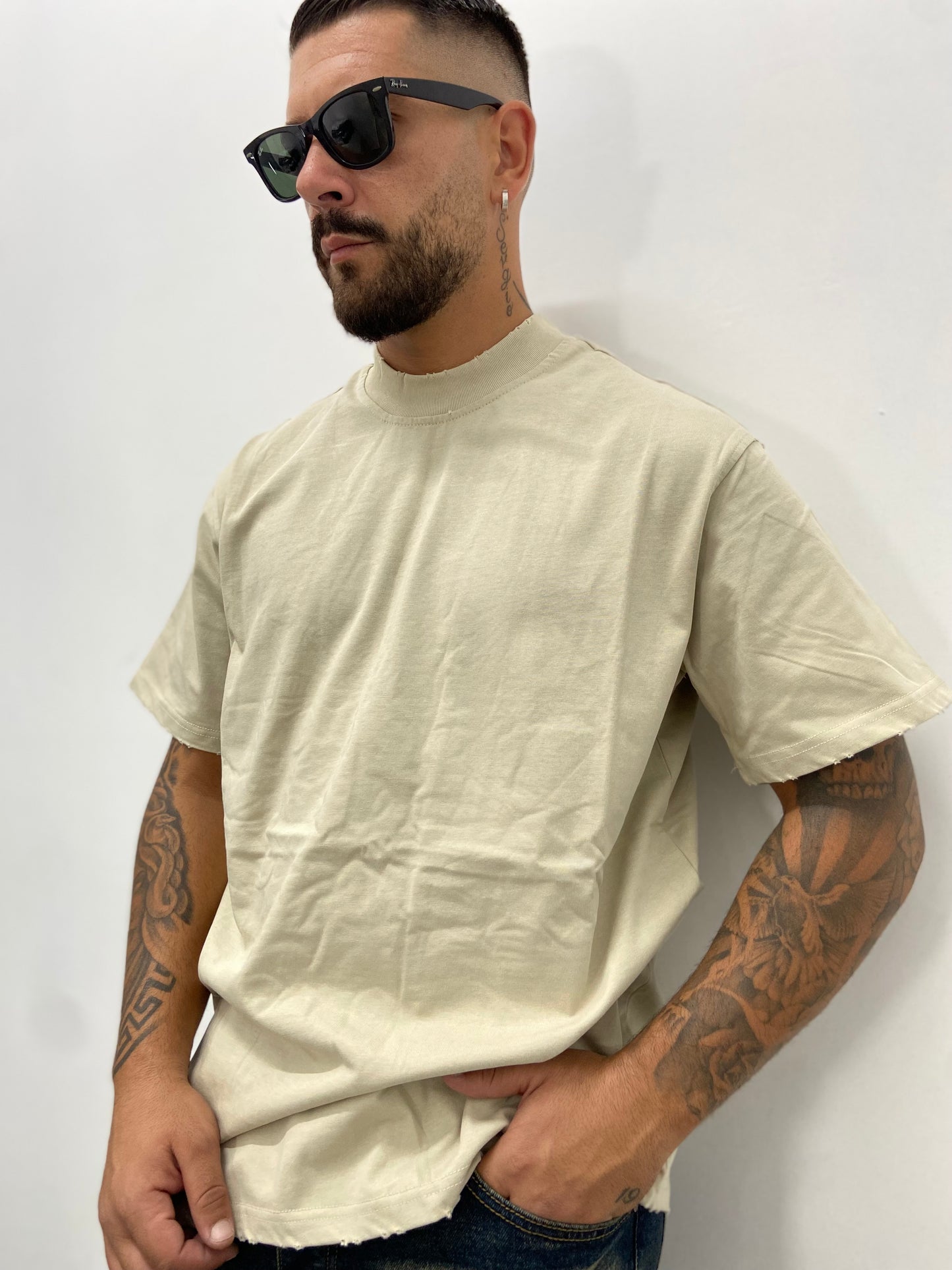 T-shirt Mezzo Collo con rotture